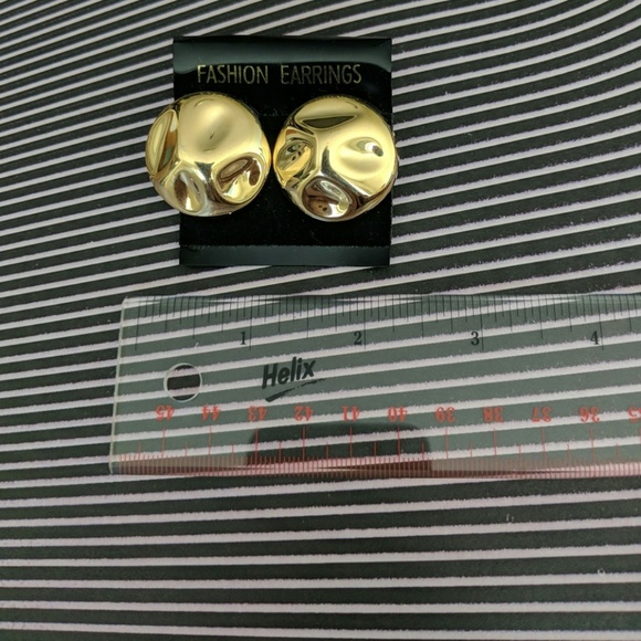 Vintage Gold Earrings - Picture 3 of 3